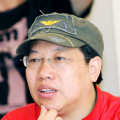 少妇两个大乳喂老头吃小说