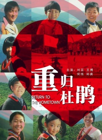 女人跪撅夹乳调教伺候主人