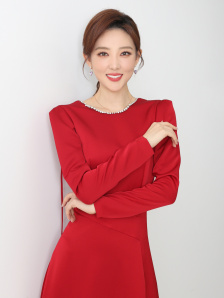 美女被扒掉胸揉大乳挤奶